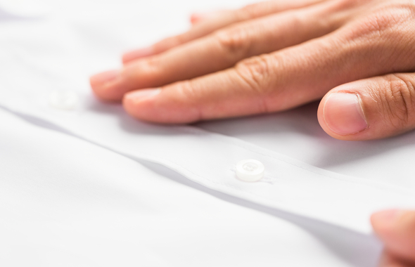 hands on fron placket_Wendler